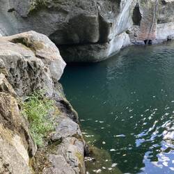 Schönes blaues Wasser