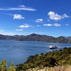 Da kommt die Nachmittagsfähre