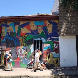 Genau wie in Valparaiso gibt es auch hier viel Graffiti