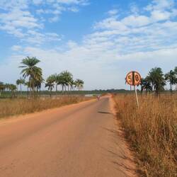 Zwischendurch wird die schmale Straße für wenige km zur Piste