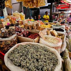 Chinatown Markt, was das wohl für ein Kraut ist?