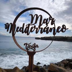 Im Hintergrund Marokko