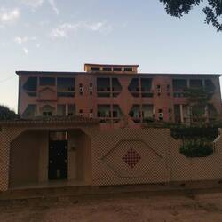 Hier gibt es auf einmal ein paar große Häuser