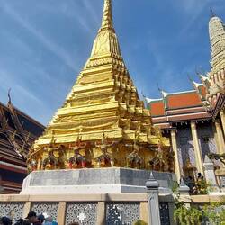 Da ist die Asche des Palastgründers drin.