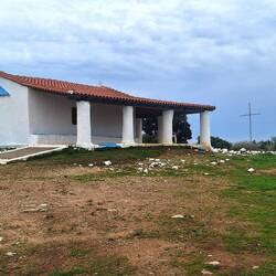 Die kleine Kirche hier oben