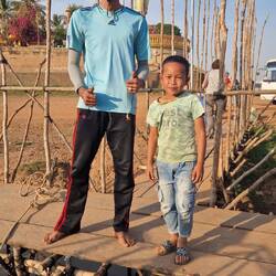 Unser Kapitän mit seinem Sohn.