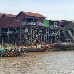 In der Regenzeit steigt das Wasser bis 8m an