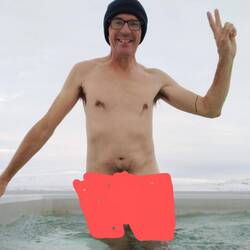 Sympa ce maillot de bain rouge 🤣🤣