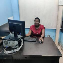 ...untersucht mich eine freundliche Ärztin