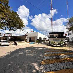 grosser Polizeiposten