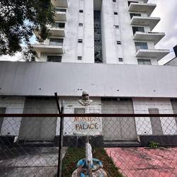 weitere Bauruine am Paseo - heisst Palace Montejo gemäss Schild