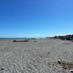 Strand an der Tasmansee, natürlich wieder überfüllt 🤗