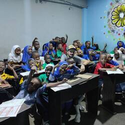 ...gibt es eine kleine Schule im Keller