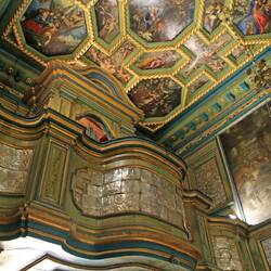 Silberne Tafeln ringsum!