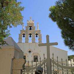 wieder die typische sakrale Architektur