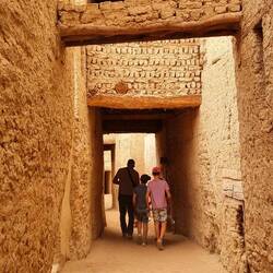 Les rues étroites et sinueuses de Kasr AL-Dakhla,