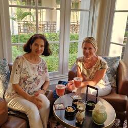 Zur Cocktail Happy Hour im Hotel Le Royal