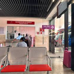 Gepäckaufgabe Busbahnhof - war bisher nie, habe es auch bereut - die haben den Rucksack verdreckt