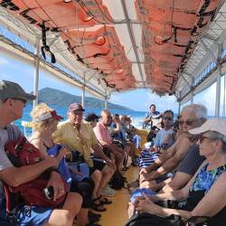 More ukelele playing en route back to the starting dock.