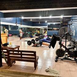 eine Gruppe Mädels bringt den Body auf Spannung