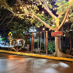 an der Hauptstrasse zum Zentrum