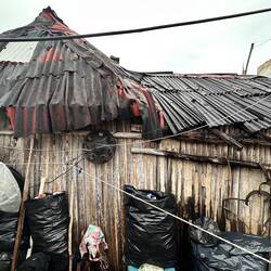 alte Hütte - fast wie zu Maya-Zeiten, mit Lehmverkleidung zwischen den Stecken
