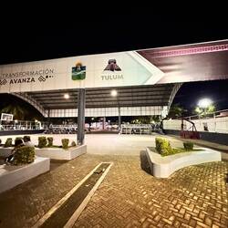 Sportplatz-Überdachung beim Stadthaus