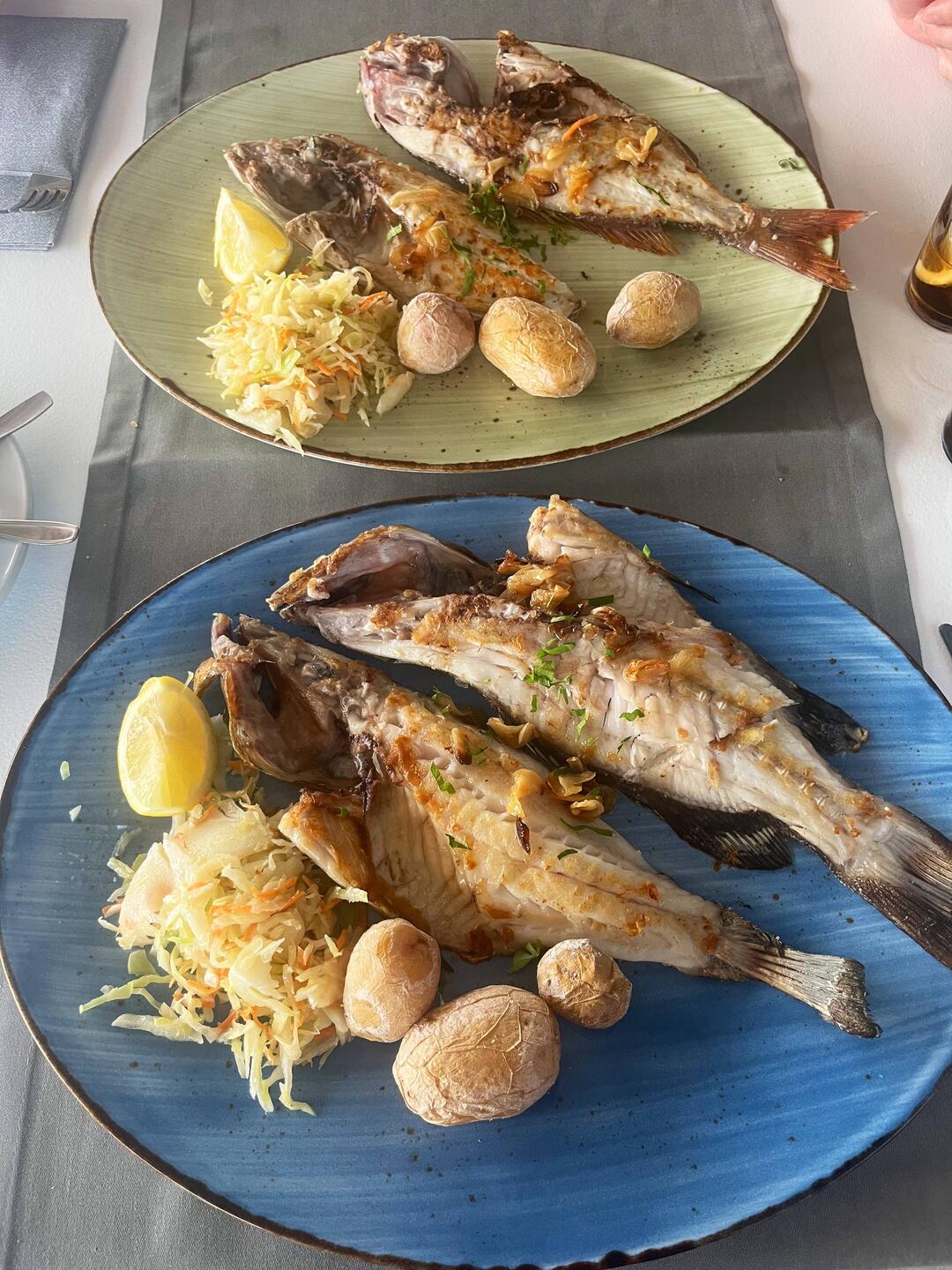 Gegrillter Fisch Dorade und Abae