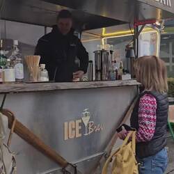 Durscht! Trinken im Rothauspark bei knapp 5 Grad und Wind
