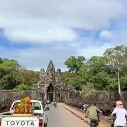 Einer der 4 Eingänge zum Zentrums Angkor Thoms