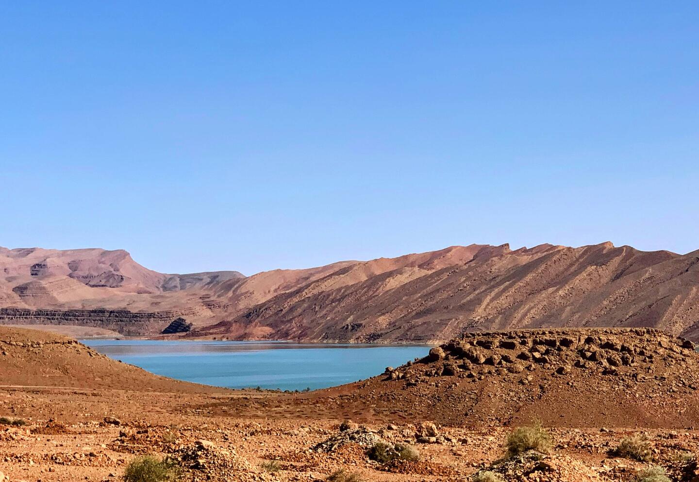 Barrage Al-Hassan Addakhil. Ein riesiger See mitten im Gebirge