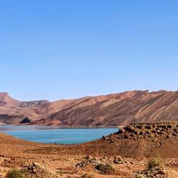 Barrage Al-Hassan Addakhil. Ein riesiger See mitten im Gebirge