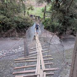 Kolumbianische Brücken - Bauweise fragwürdig, daher darf immer nur eine Person drauf 😇