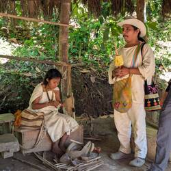 Indigene erklären: ein 'popones' enthält den Kalk für ständig gekaute Koka Blätter (Katalysator)