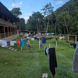 ... mittendrin (hoffnungsloser) Versuch in der feuchten Luft die nassen Klamotten zu trocknen