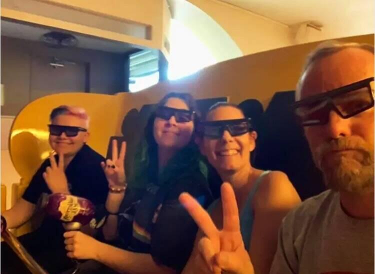 Knott's Bear-y tales: a 4D-interactive dark ride