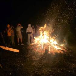 Lagerfeuer am Tag zuvor