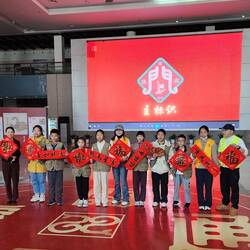 Children greeting us!