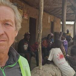 Diskussion mit dem Dorfältesten