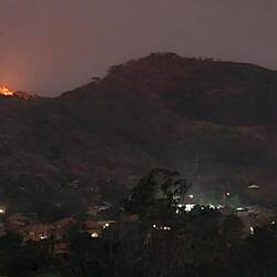 Buschbrände auch nachts...