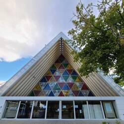 Die Transitional Church, die als vorübergehende Alternative zur Kathedrale gebaut wurde