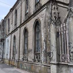 This church didn't fall down in the earthquake