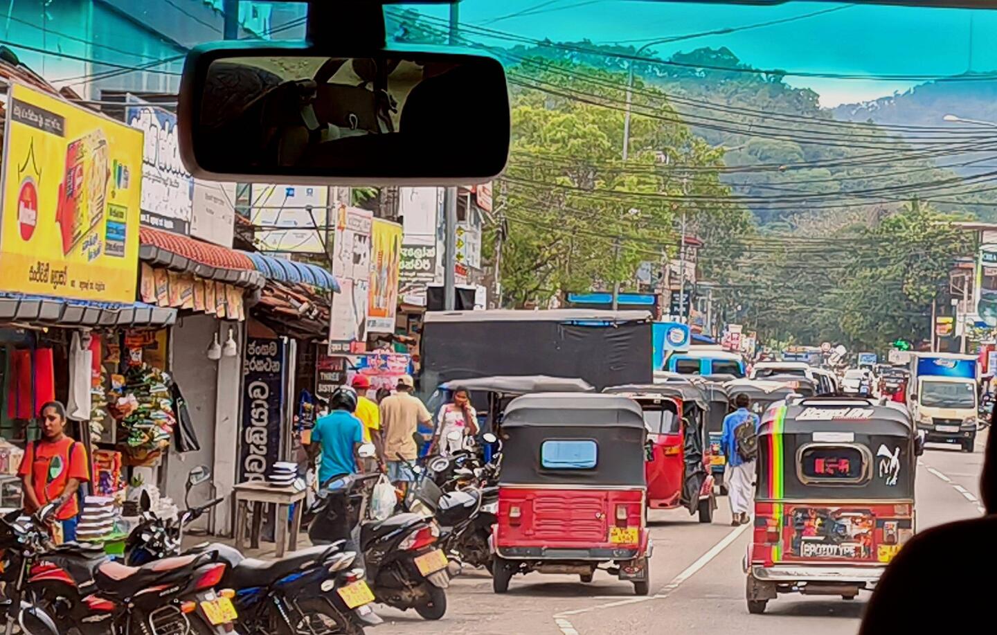 Tuk-Tuks sind in aller Regel Importe aus Indien, und die fahren nach dem Motto "Wer bremst verliert"