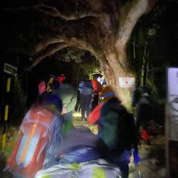 Viele andere Trekker auf dem Weg zum Sonnenaufgang