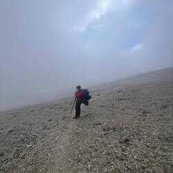 Beim Abstieg wurde es plötzlich neblig und mysthisch