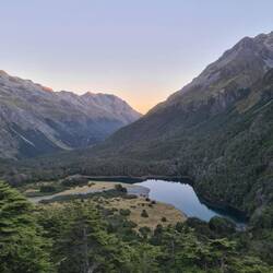 Der Blue Lake wirkt auch ohne Sonnenlicht