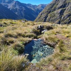 Auch das Wasser im kleinsten Flusslauf ist unerhört klar