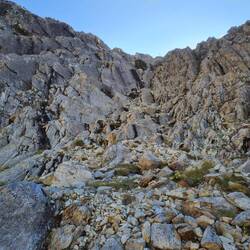 Ohne Handeinsatz kommt man hier nicht ohne blaue Flecke runter