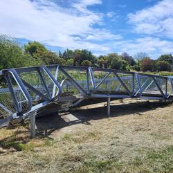 Und auch diese Brücke fiel dem Erdbeben zum Opfer und erinnert nun an den grausamen Tag