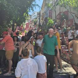 Hier sieht man eigentlich eine berühmte Treppe - oder auch einfach viele Menschen 🤷‍♀️